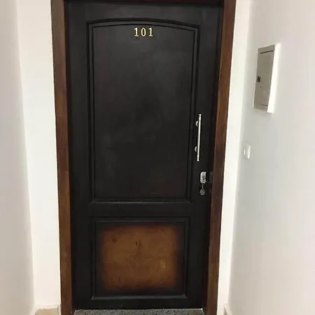 101 B Apartment